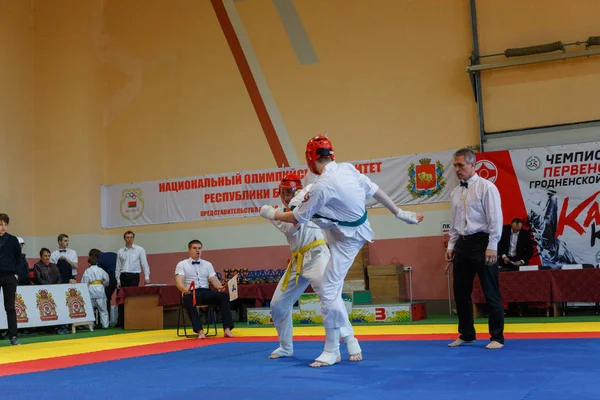 Batalla de los dos luchadores en el Campeonato —  Fotos de Stock