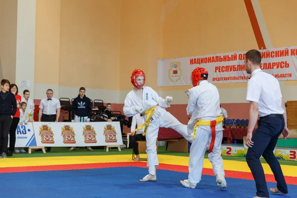 Batalla de los dos luchadores en el Campeonato — Foto de Stock