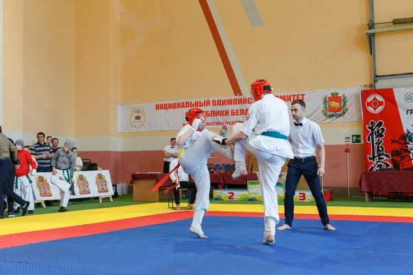 Batalla de los dos luchadores en el Campeonato —  Fotos de Stock