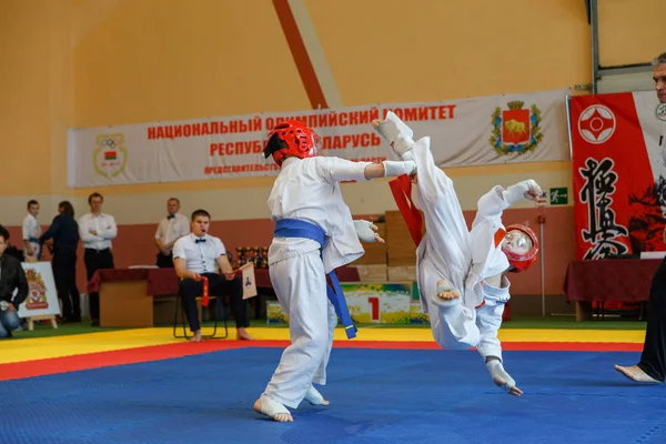 Batalla de los dos luchadores en el Campeonato — Foto de Stock