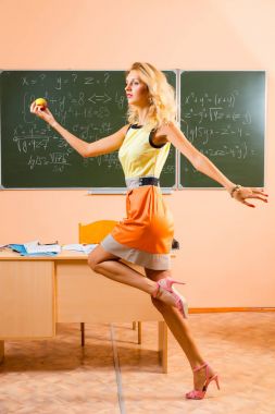 güzel genç seksi öğretmen