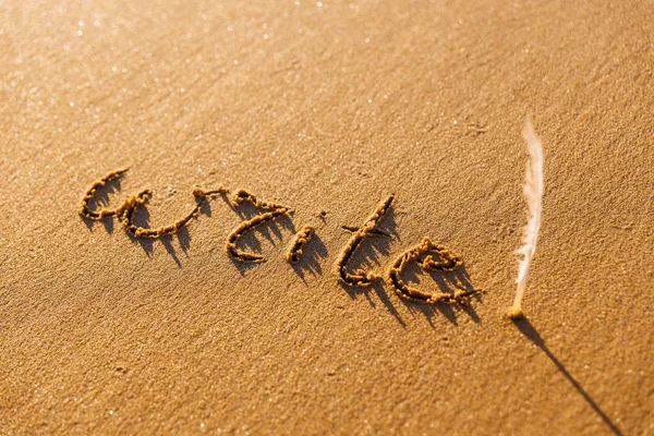 De inscriptie op het zand. Concept schrijven. — Stockfoto