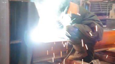 Metal konstrüksiyon kaynak işçi