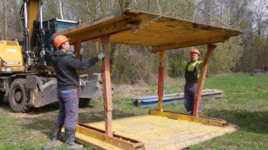  Astar duvarlar çöken işçiler Kaydet korur. Zaman lapce.