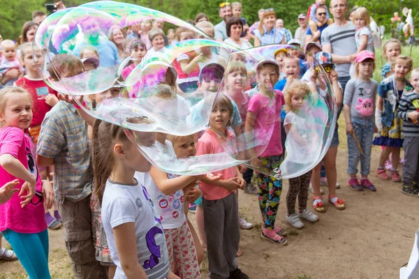 Group of kids have fun with big soap bubbles — Stock Photo, Image