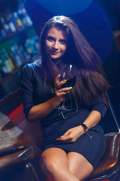 Pretty woman in nightclub — Stock Photo, Image