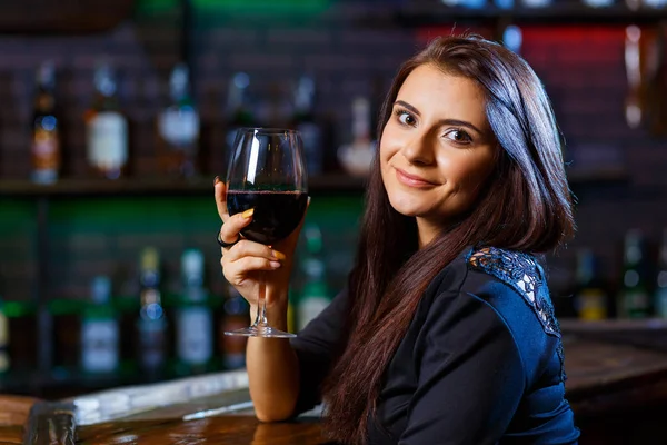 Pretty woman in nightclub — Stock Photo, Image