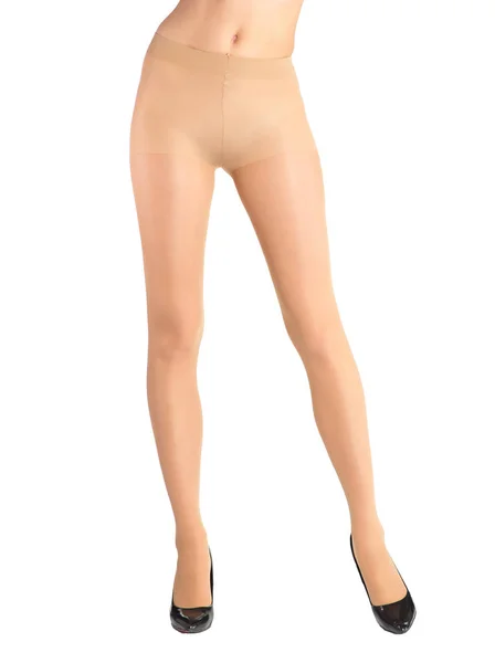 Pernas femininas em forma vestida com meias cor do corpo — Fotografia de Stock