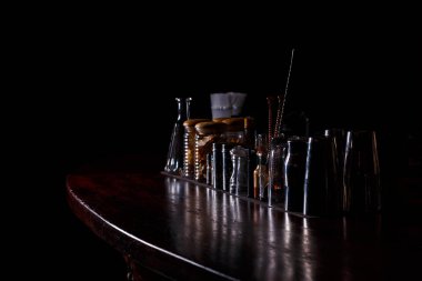 Barmen araçları üzerinde bar