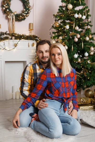 Couple in love celebrating New Years Eve — Stockfoto