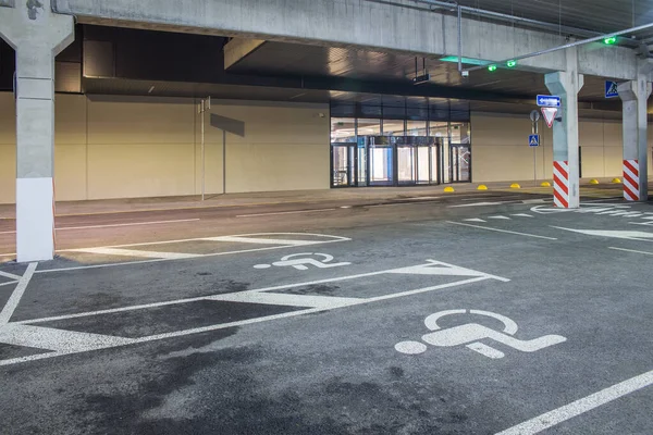 Empty Car Parking Shopping Center Pandemic People Avoid Public Places — Stock Photo, Image