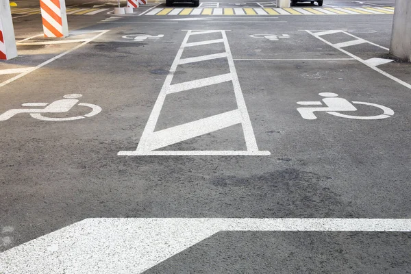 Lege Auto Parkeren Het Winkelcentrum Tijdens Een Pandemie Mensen Vermijden — Stockfoto