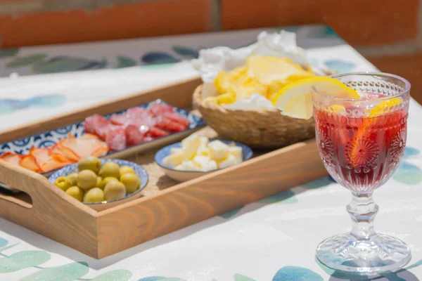 Wooden Tray Filled Spanish Tapas Olives Cheese Smoked Sausage Slices — Stock Photo, Image