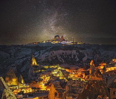 Antik Göreme şehir ve kale, Uçhisar gece Kapadokya