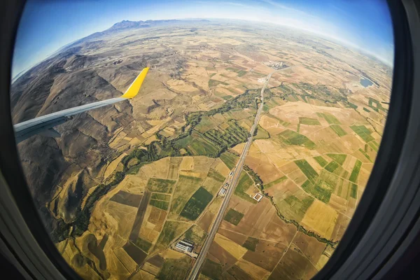 Uitzicht vanaf vliegtuig venster op de stad van Kayseri, Cappadocia — Stockfoto