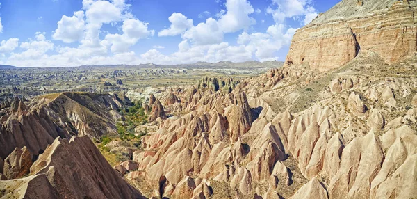 빨간 계곡과 바위 카파도키아, 중앙 아나톨리아, 터키 — 스톡 사진