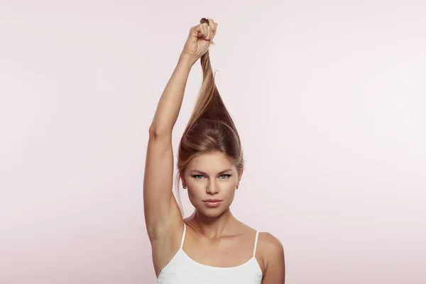 Modelo de penteado de beleza — Fotografia de Stock