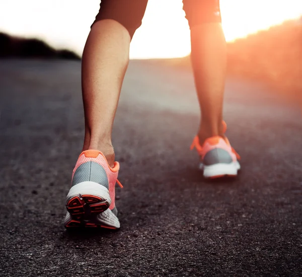 Fitness-Frau im Freien — Stockfoto