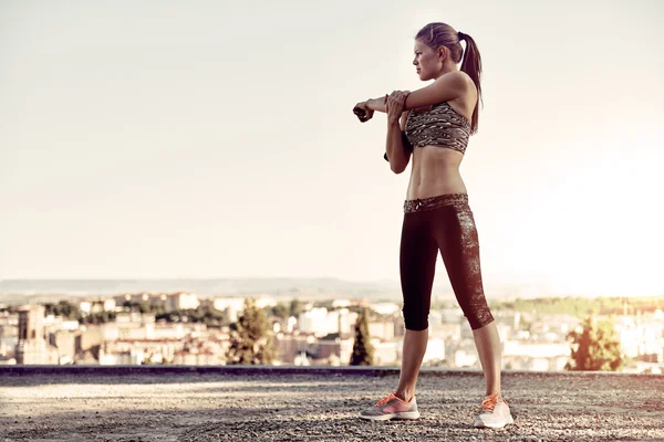 Fitness mujer al aire libre — Foto de Stock