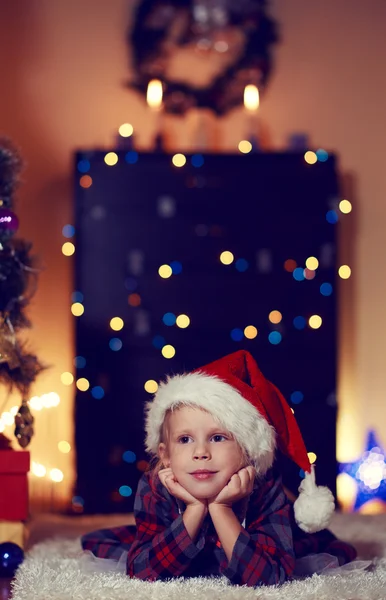 Bambina che festeggia il Natale — Foto Stock