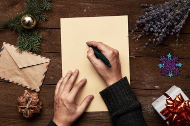 Ahşap arka plan üzerinde Noel mektubu