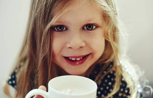 Little girl with cup — Stock Photo, Image