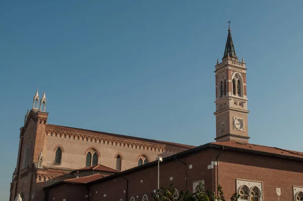 Igreja de Santa Teresa com torre de sino — Fotografia de Stock