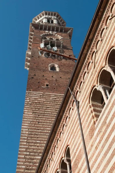 Verona (Itália) Torre dei Lamberti — Fotografia de Stock