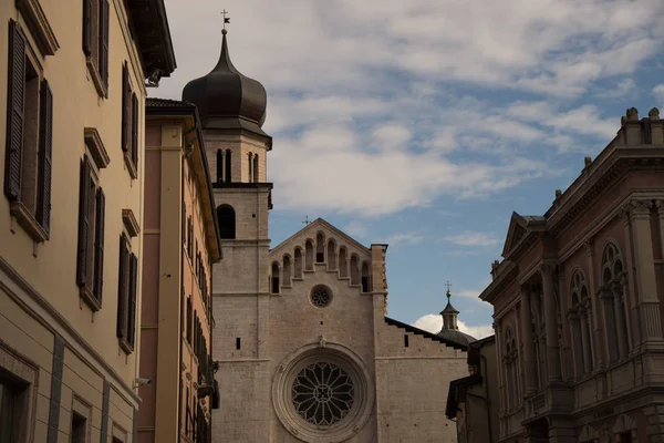 Catedral Católica Romana em Trento, norte da Itália. É o mo — Fotografia de Stock