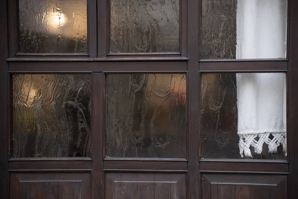意大利帕多瓦木制窗户和白色窗帘玻璃的细部 古色古香的摄影 — 图库照片