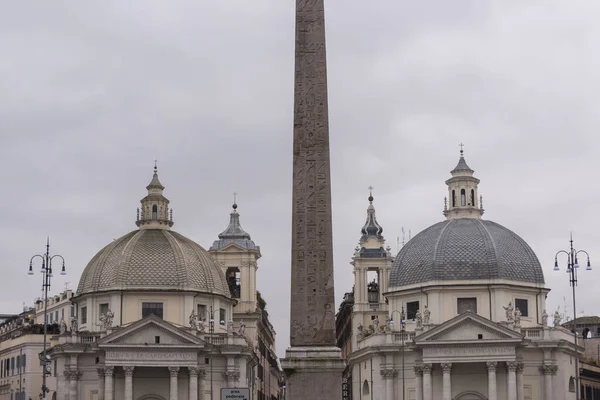 Obeliszk Ikertemplomok Piazza Del Popolo Rómában Olaszországban Santa Maria Montesano — Stock Fotó