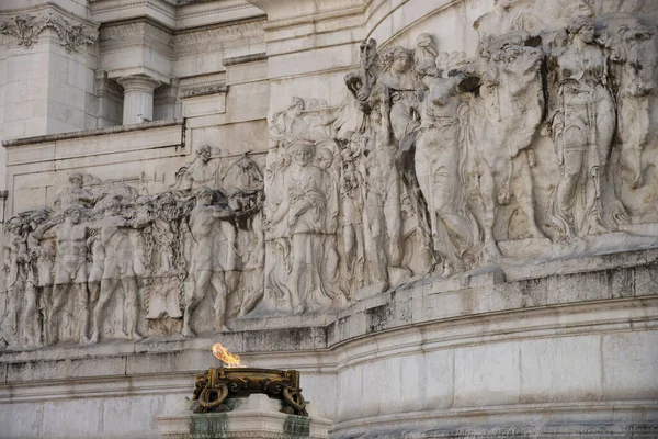 Bassorilievo Figure Femminili Con Corone Onorarie Roma Altare Della Patria — Foto Stock