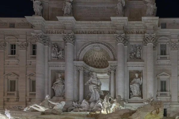 Éjszakai Fénykép Megvilágított Trevi Szökőkútról Róma Olaszország Leghíresebb Késő Barokk — Stock Fotó