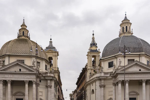 Tweeling Kerken Piazza Del Popolo Rome Italië Santa Maria Montesano Stockafbeelding