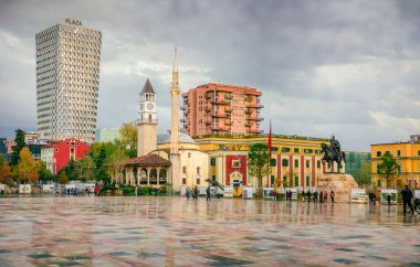 Tiran Şehir Merkezi, Arnavut sermaye