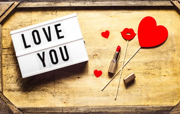 Frauenartikel Für Die Valentinstagsfeier Von Oben Buchstaben Umrahmen Sagen Liebe — Stockfoto