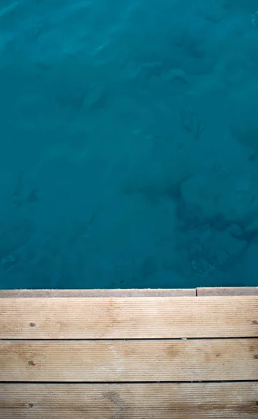 Вид Сверху Глубокое Синее Море Деревянный Пир Пол — стоковое фото