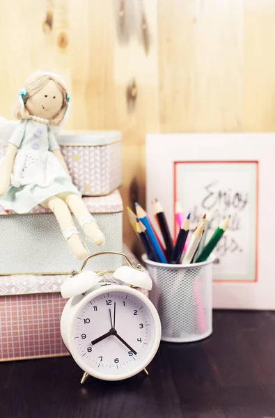 School supplies and alarm clock on table. Back to school concept. — Stock Photo, Image