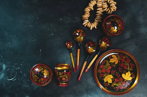 Російський хохлома, традиційний дерев'яний живопис на сувенірах. — стокове фото