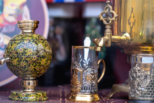 Russian traditional souvenirs show case — 图库照片