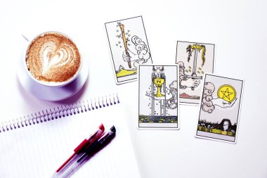 Masada Tarot kartları var. Aslar Hakkında Öğrenme