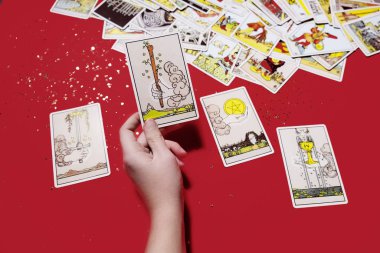 Masada Tarot kartları var. Aslar Hakkında Öğrenme