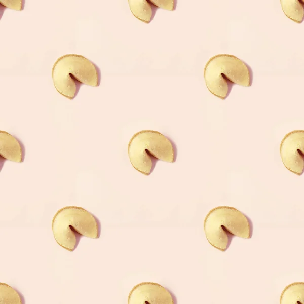 Cookie štěstí na pastelové růžové pozadí — Stock fotografie