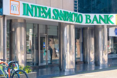 Tiran, Arnavutluk. Şubat 2020 - Intesa San Paolo Bankası