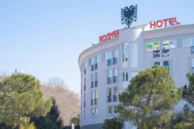 Arnavutluk 'un başkenti Tiran' da Şehitler Bulvarı 'nda Rogner Oteli