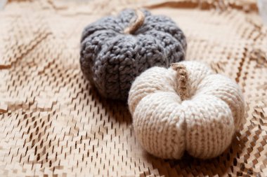 Küçük yün balkabağı oyuncakları ördüm.