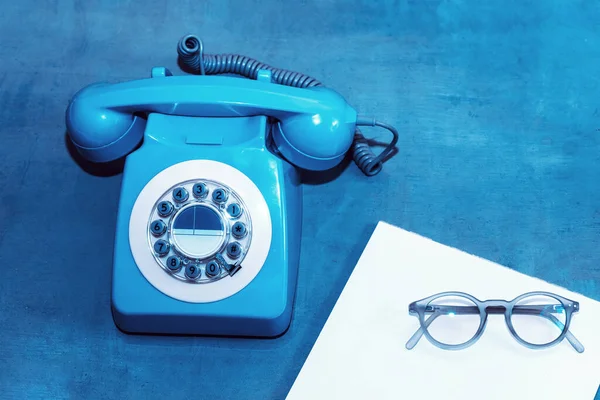 Retro telefone azul de perto — Fotografia de Stock