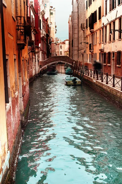 Canal en Venecia, Italia vista panorámica — Foto de Stock