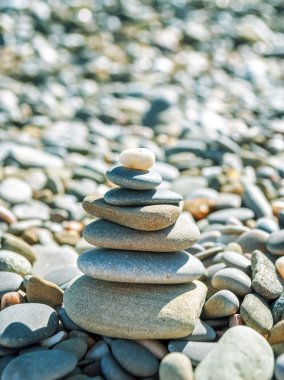 küçük taş piramit 