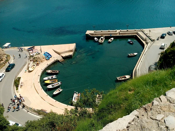 Pequeños barcos de pesca Marina en Ulcinj, Montenegro — Foto de Stock